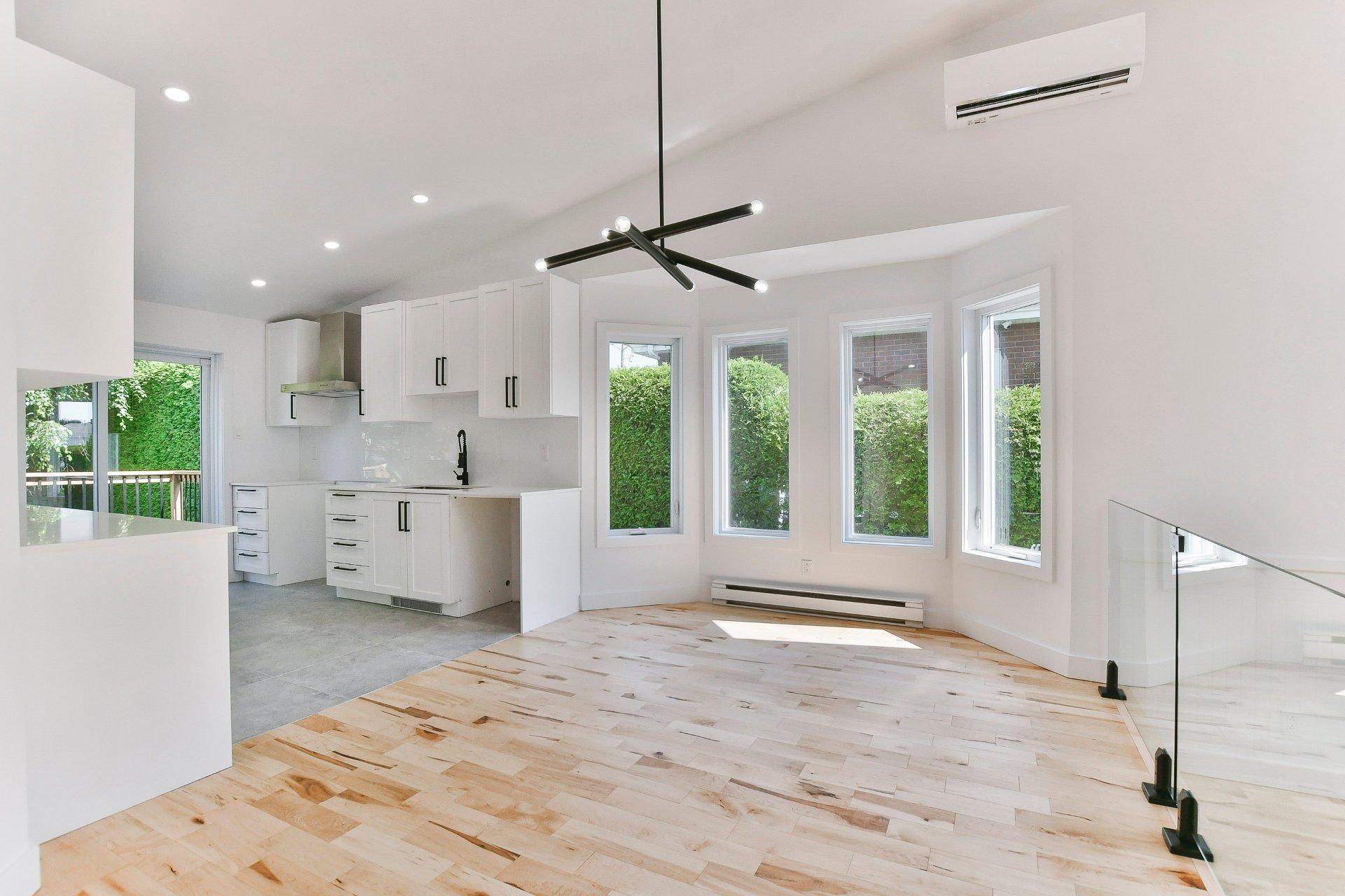 









995


Boul. Iberville

,
Repentigny (Repentigny),




QC
J5Y3A8

