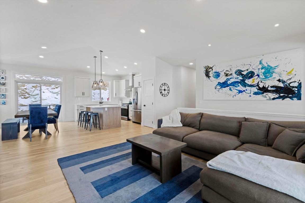 









2209


Lavetta

Drive,
Kelowna,




BC
V1P 1V1

