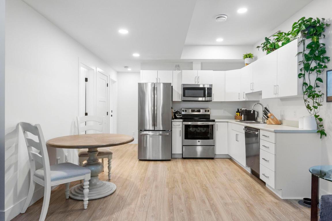 









2209


Lavetta

Drive,
Kelowna,




BC
V1P 1V1

