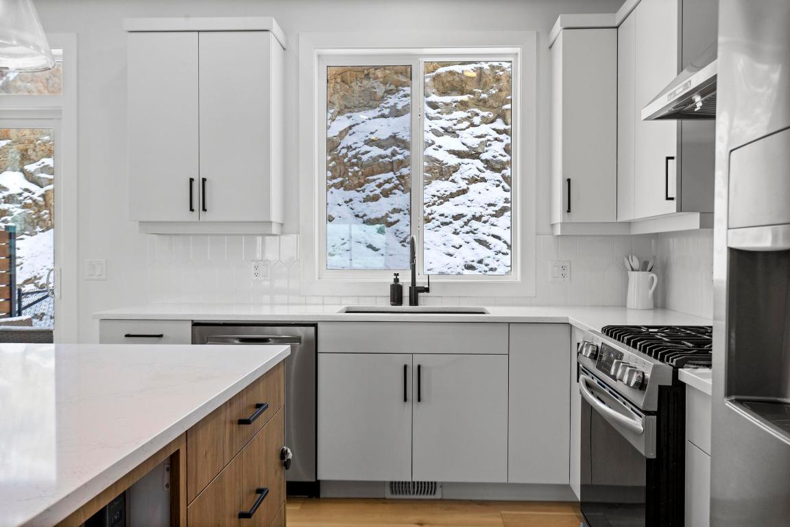 









2209


Lavetta

Drive,
Kelowna,




BC
V1P 1V1

