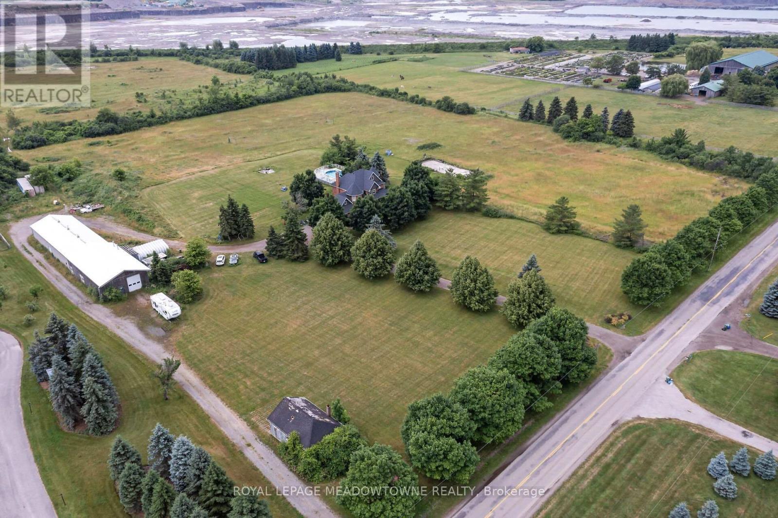 












692 5 CONCESSION W

,
Hamilton,




Ontario
L9H5E2

