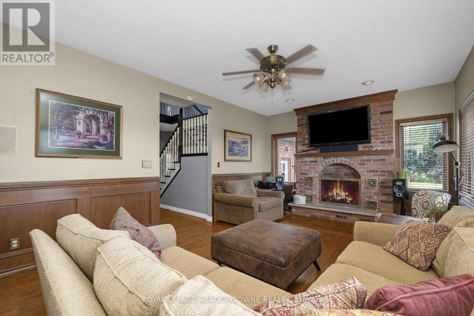 












692 5 CONCESSION W

,
Hamilton,




Ontario
L9H5E2


