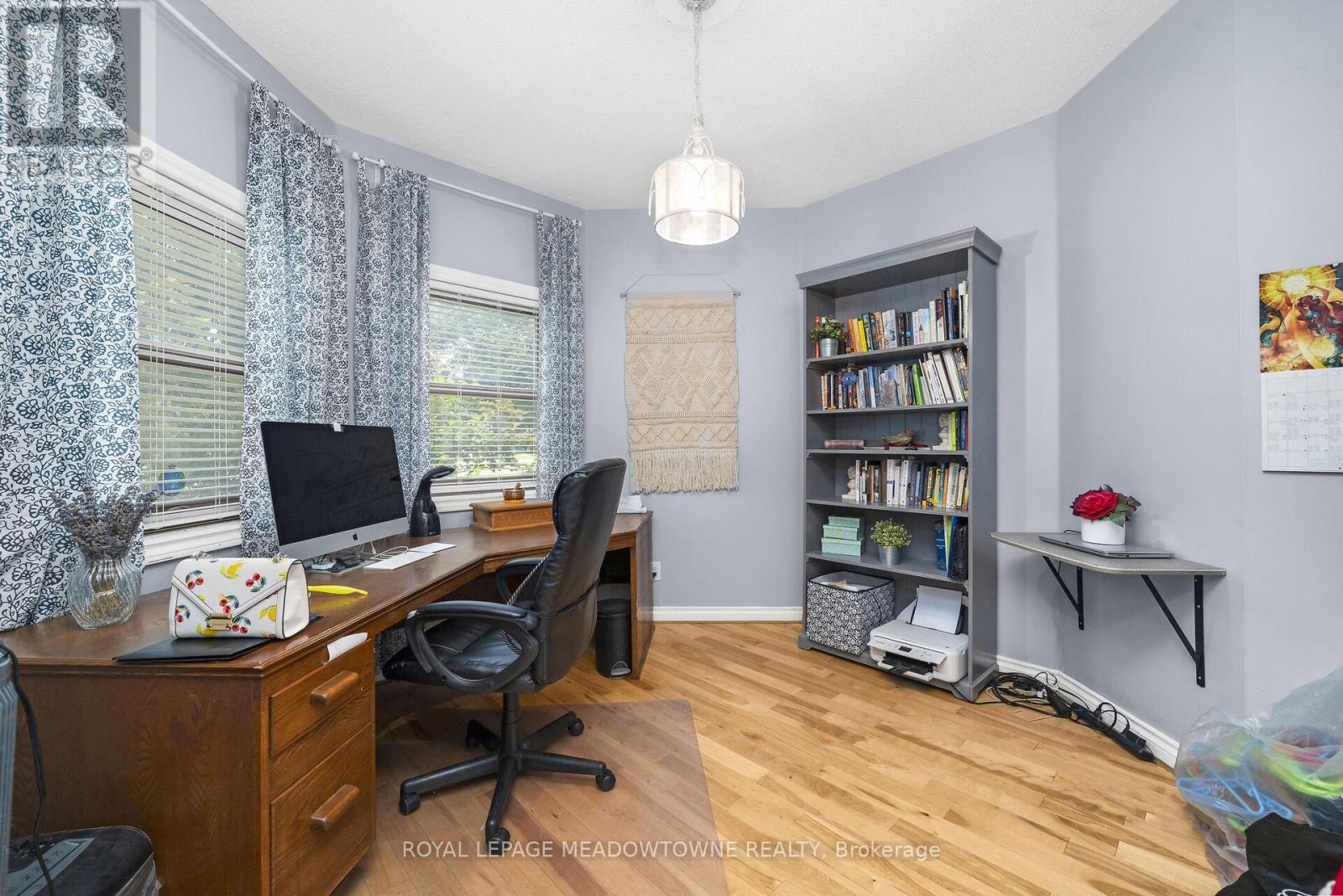 












692 5 CONCESSION W

,
Hamilton,




Ontario
L9H5E2

