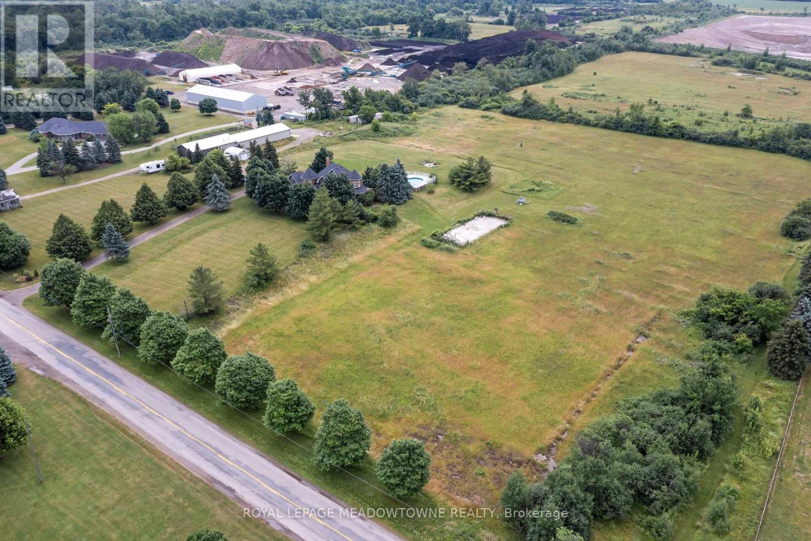 












692 5 CONCESSION W

,
Hamilton,




Ontario
L9H5E2

