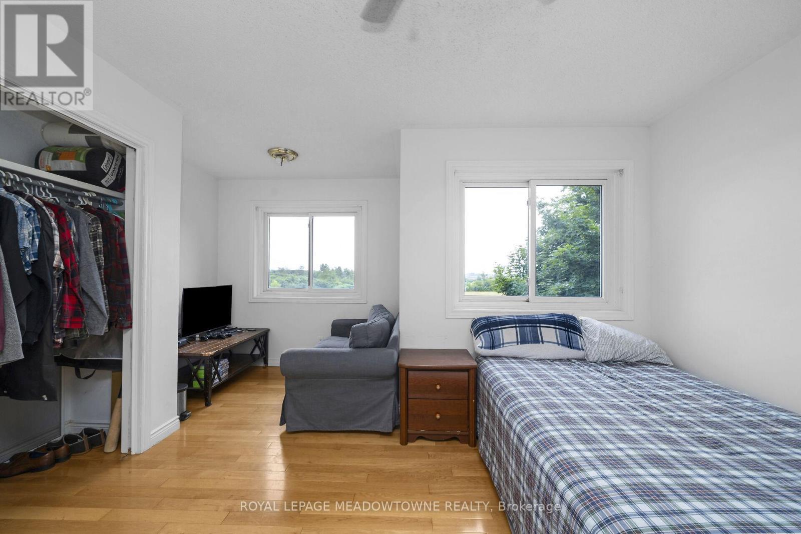












692 5 CONCESSION W

,
Hamilton,




Ontario
L9H5E2

