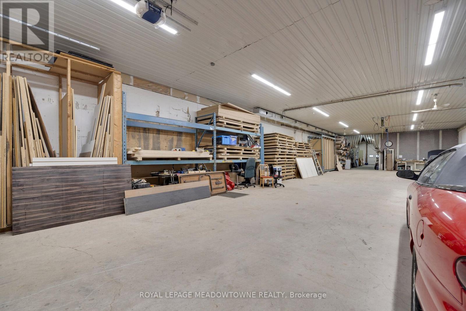 












692 5 CONCESSION W

,
Hamilton,




Ontario
L9H5E2


