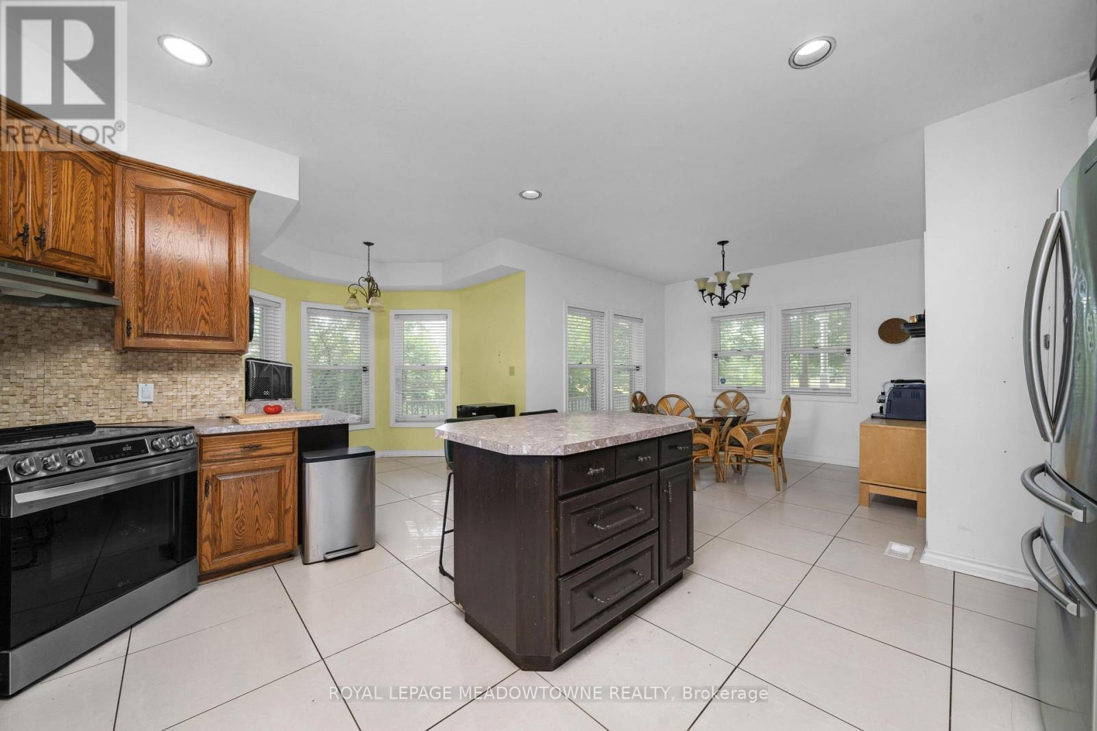












692 5 CONCESSION W

,
Hamilton,




Ontario
L9H5E2

