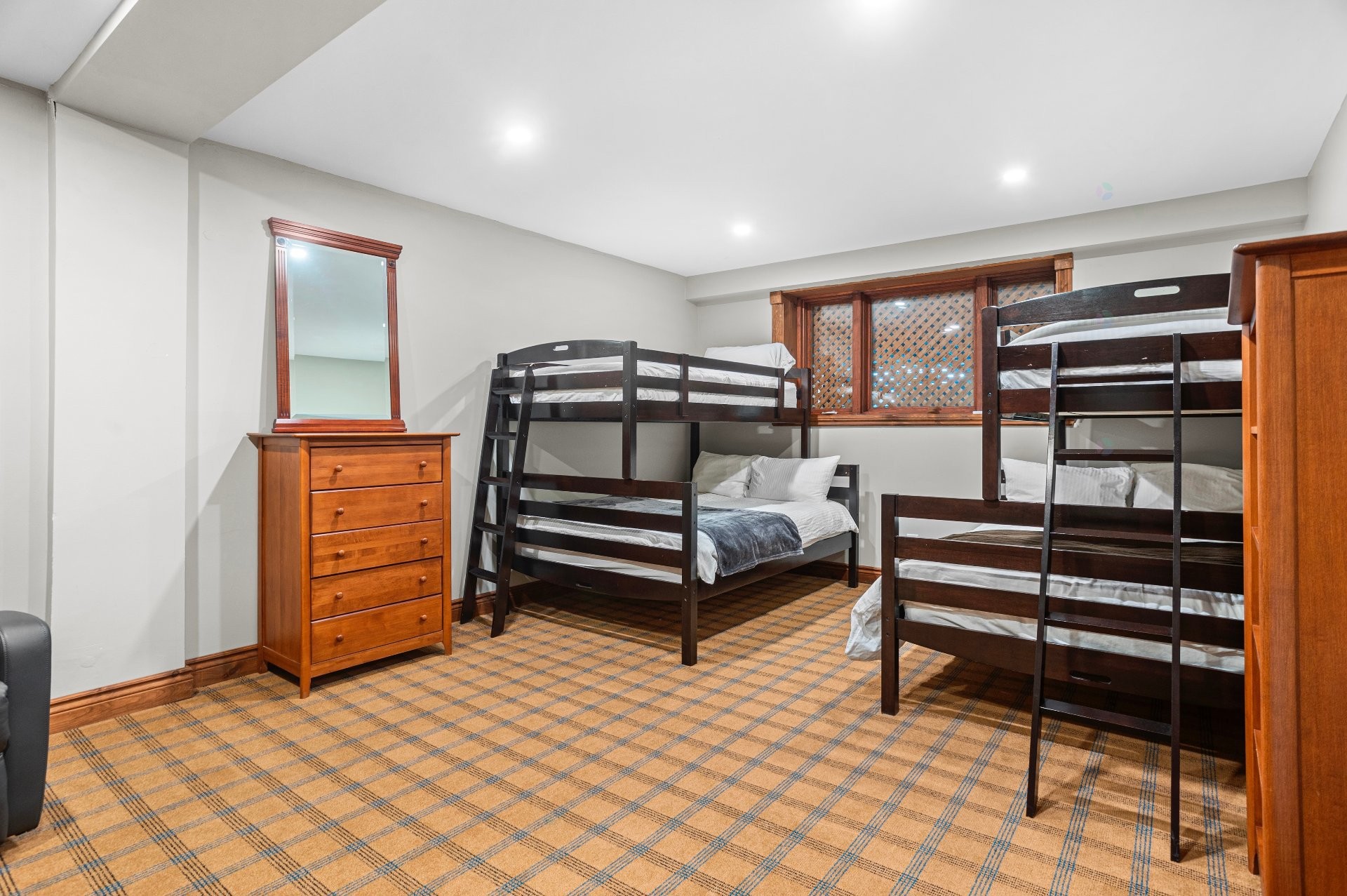 









494


Ch. de Chertsey

,
Estérel,




QC
J0T1L0

