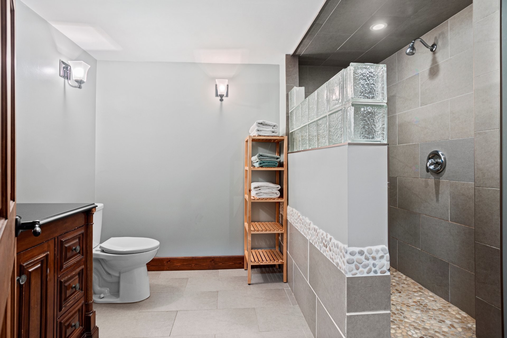 









494


Ch. de Chertsey

,
Estérel,




QC
J0T1L0

