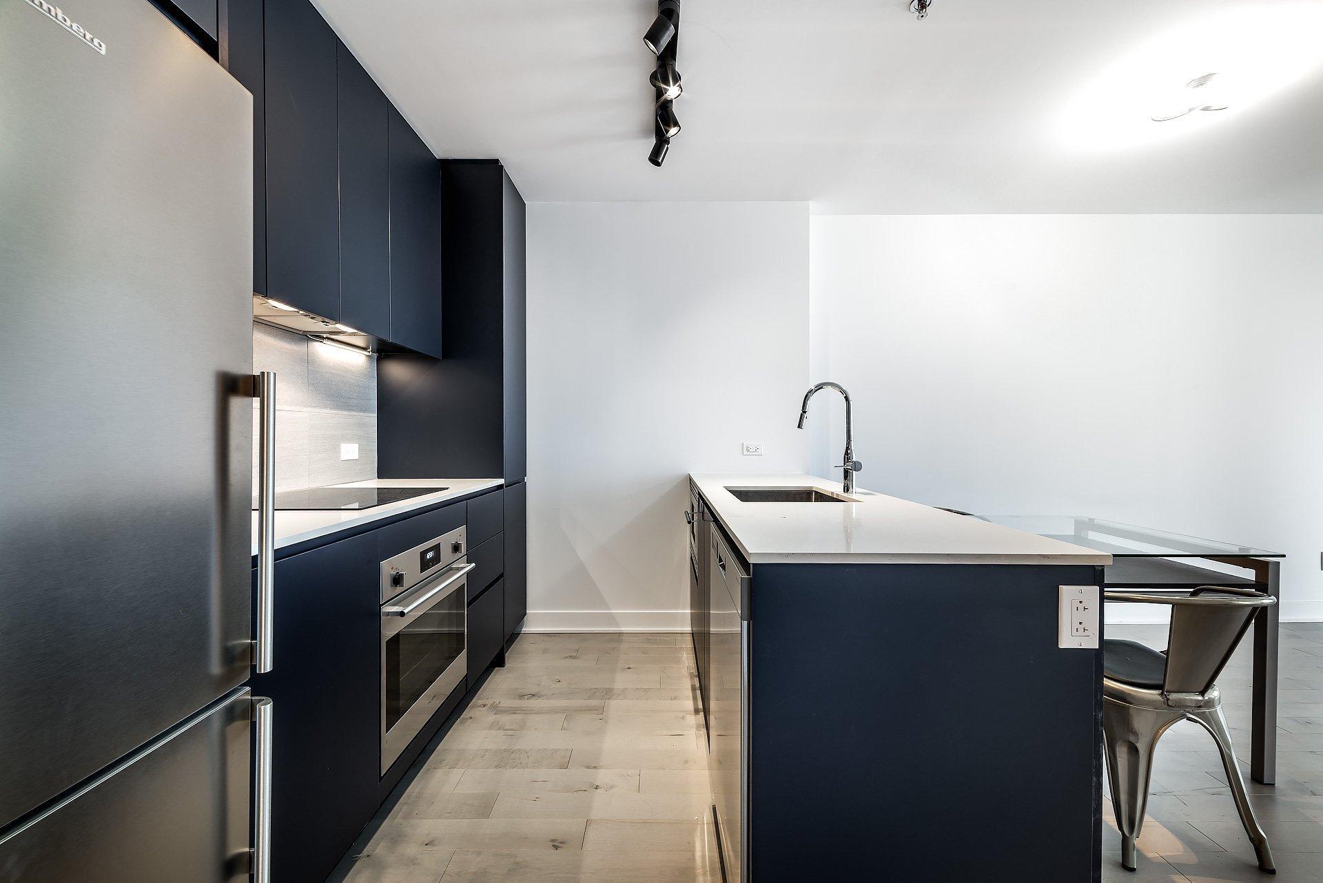 









2300


Rue Tupper

, 2108,
Montréal (Ville-Marie),




QC
H3H0B9

