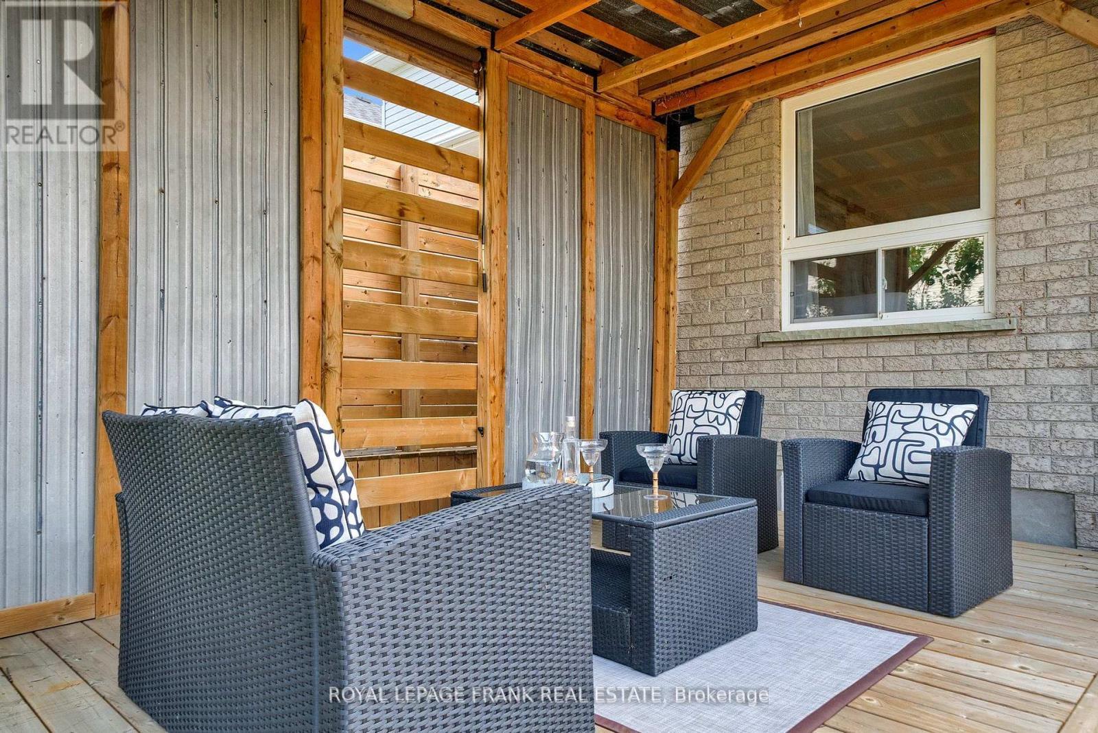 












1722 NORTHFIELD AVENUE

,
Oshawa (Samac),




Ontario
L1K2T6

