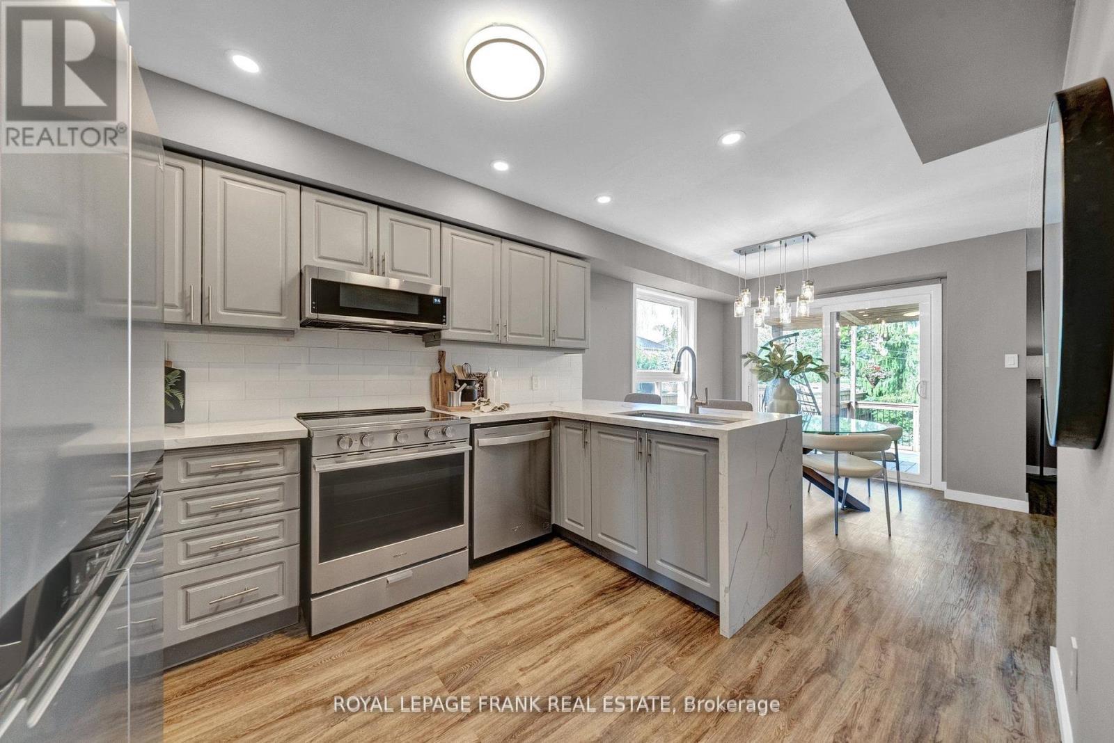












1722 NORTHFIELD AVENUE

,
Oshawa (Samac),




Ontario
L1K2T6

