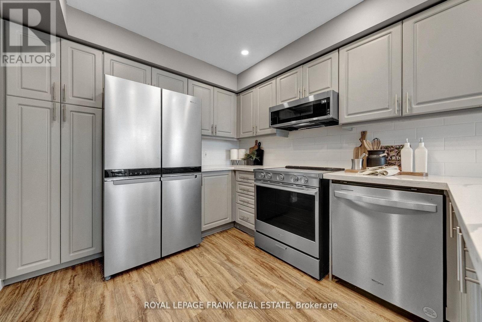 












1722 NORTHFIELD AVENUE

,
Oshawa (Samac),




Ontario
L1K2T6

