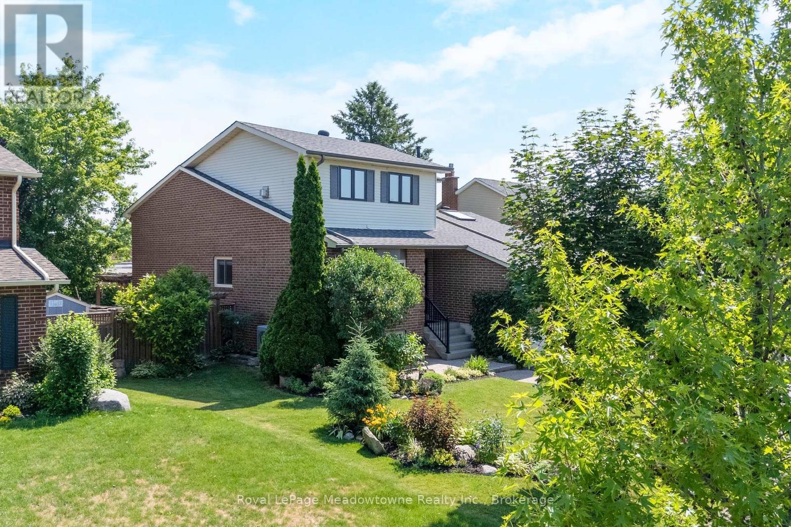 












738 ROBERTSON CRESCENT

,
Milton (TM Timberlea),




Ontario
L9T4W4

