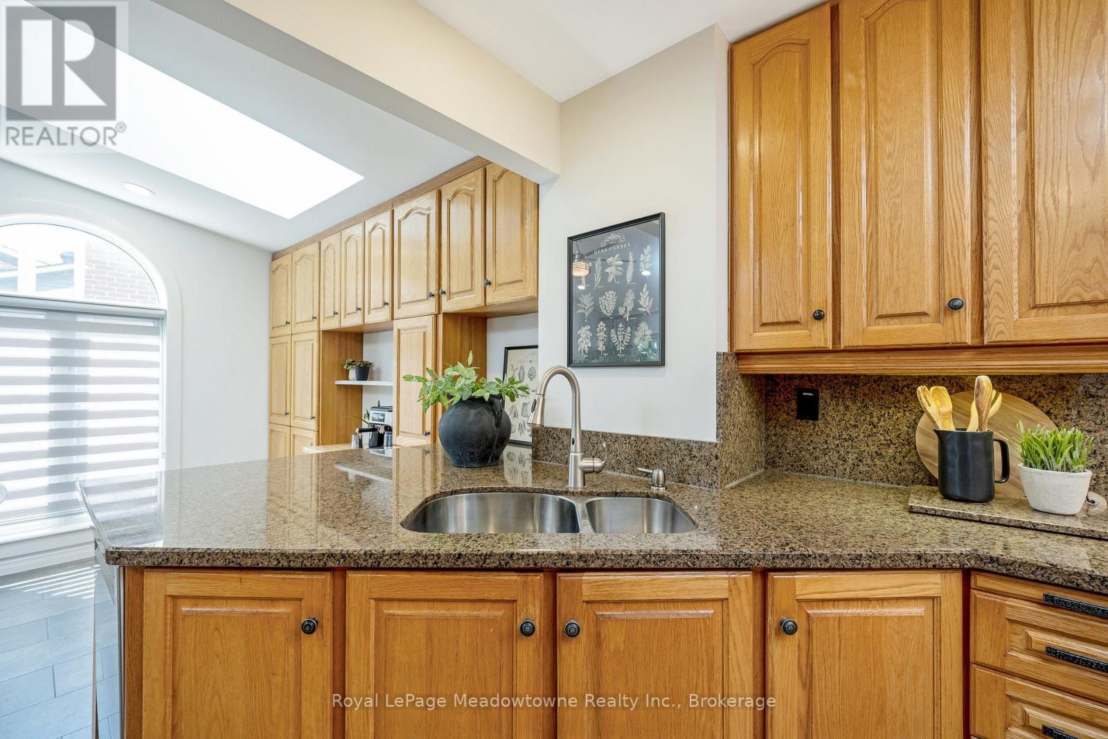 












738 ROBERTSON CRESCENT

,
Milton (TM Timberlea),




Ontario
L9T4W4

