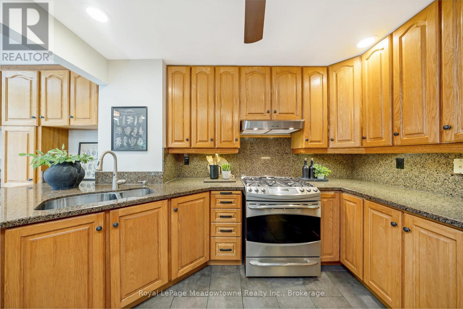 












738 ROBERTSON CRESCENT

,
Milton (TM Timberlea),




Ontario
L9T4W4

