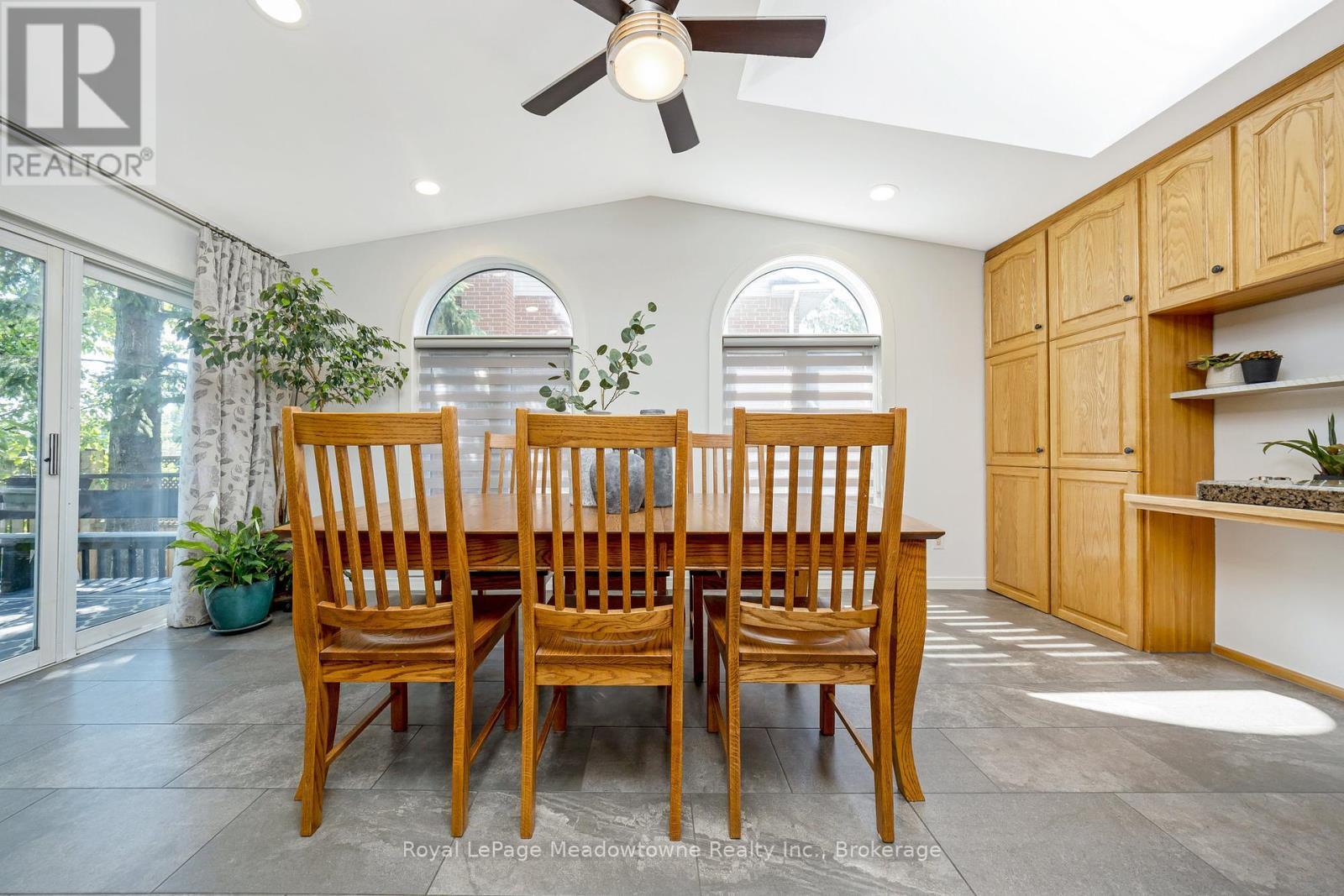 












738 ROBERTSON CRESCENT

,
Milton (TM Timberlea),




Ontario
L9T4W4

