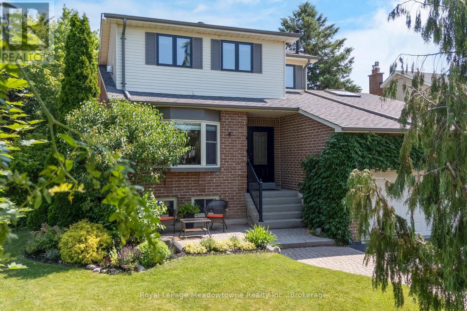 












738 ROBERTSON CRESCENT

,
Milton (TM Timberlea),




Ontario
L9T4W4

