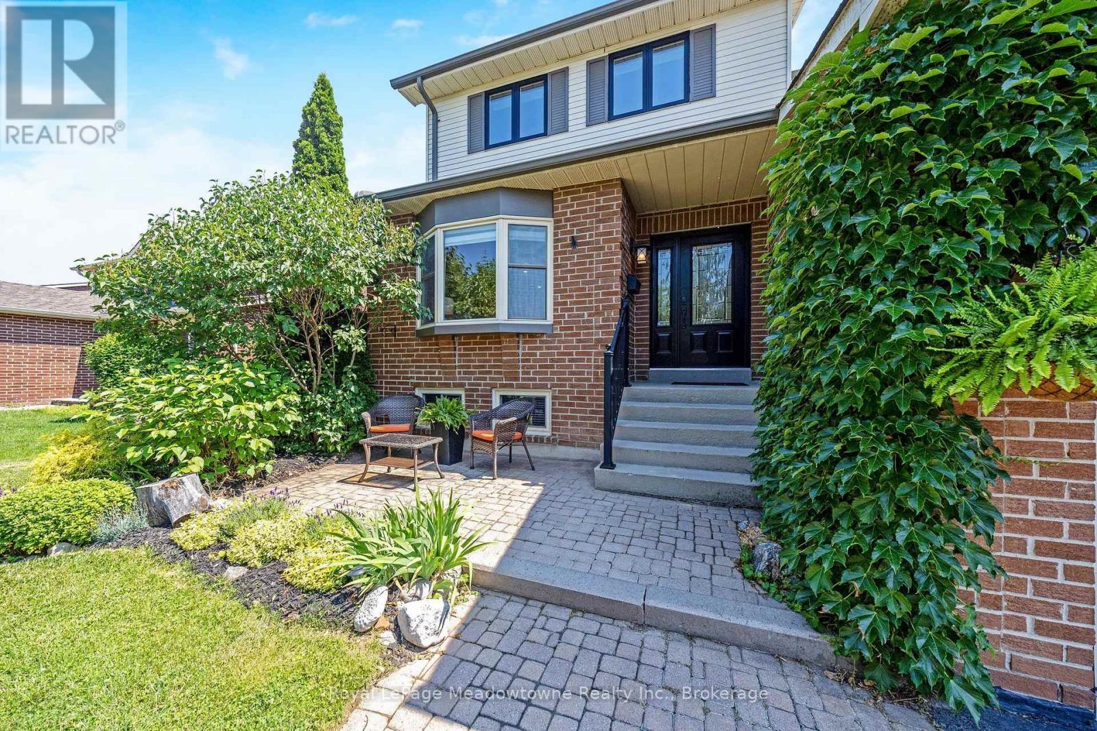 












738 ROBERTSON CRESCENT

,
Milton (TM Timberlea),




Ontario
L9T4W4


