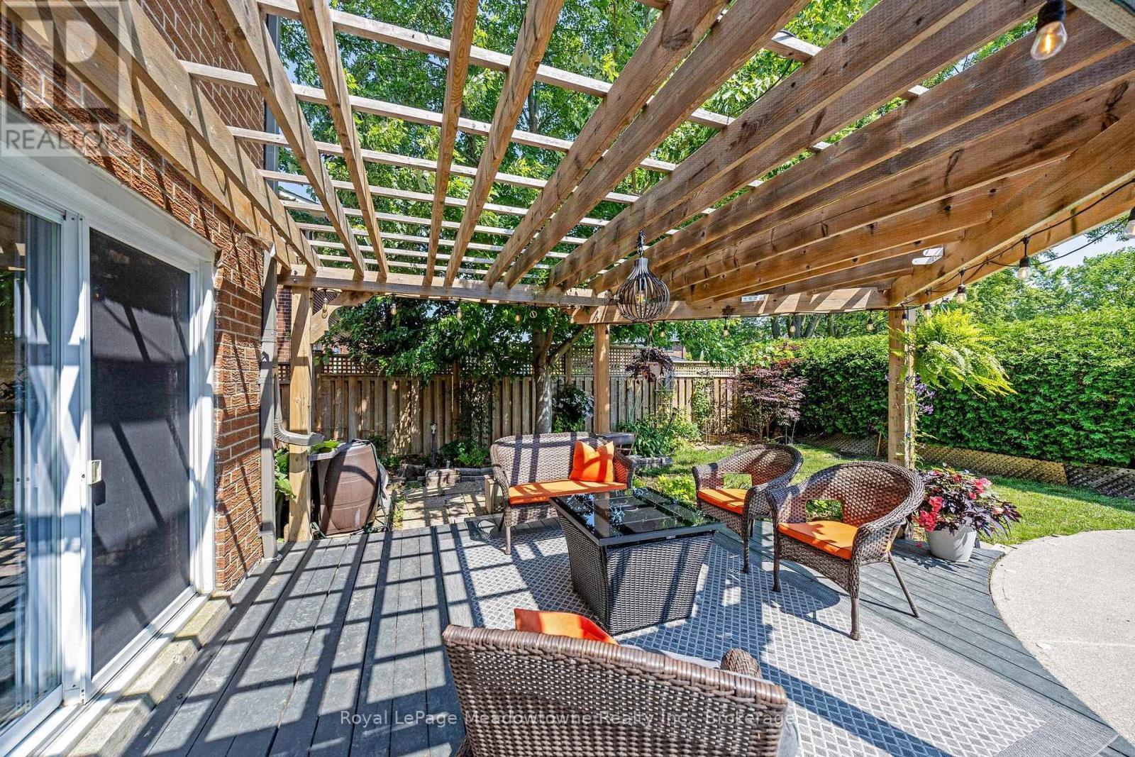 












738 ROBERTSON CRESCENT

,
Milton (TM Timberlea),




Ontario
L9T4W4

