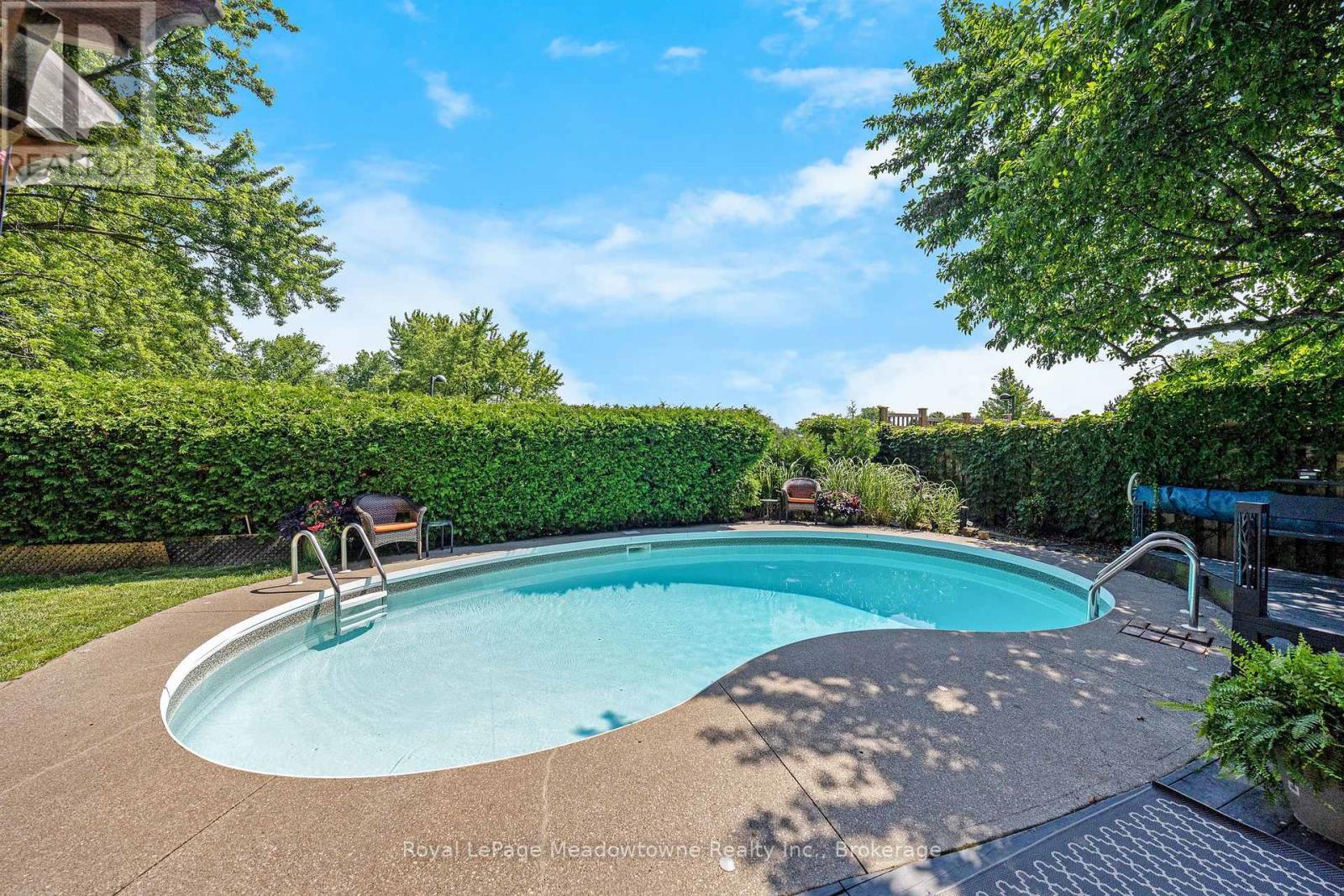 












738 ROBERTSON CRESCENT

,
Milton (TM Timberlea),




Ontario
L9T4W4


