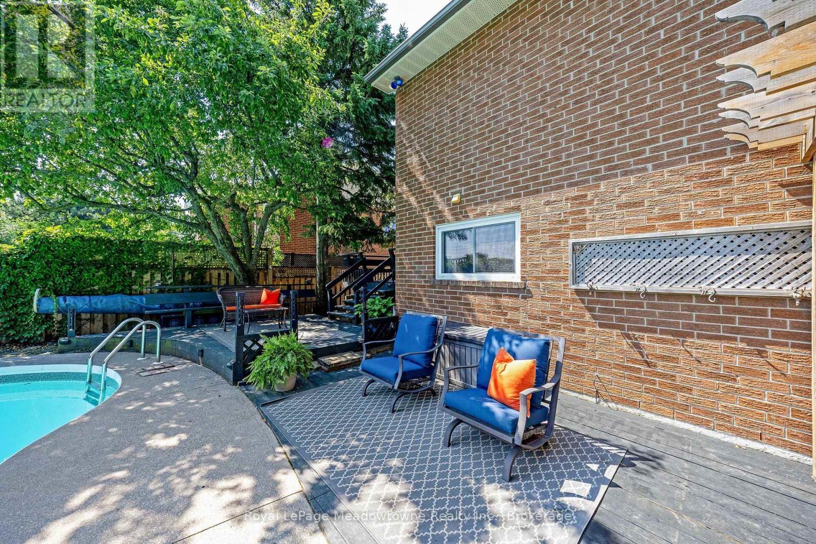 












738 ROBERTSON CRESCENT

,
Milton (TM Timberlea),




Ontario
L9T4W4

