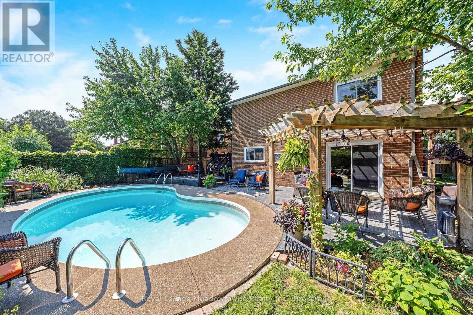 












738 ROBERTSON CRESCENT

,
Milton (TM Timberlea),




Ontario
L9T4W4

