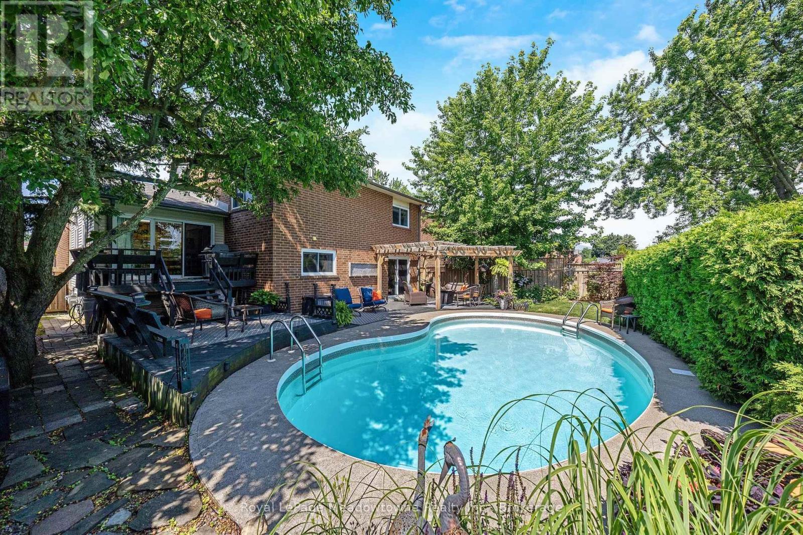 












738 ROBERTSON CRESCENT

,
Milton (TM Timberlea),




Ontario
L9T4W4

