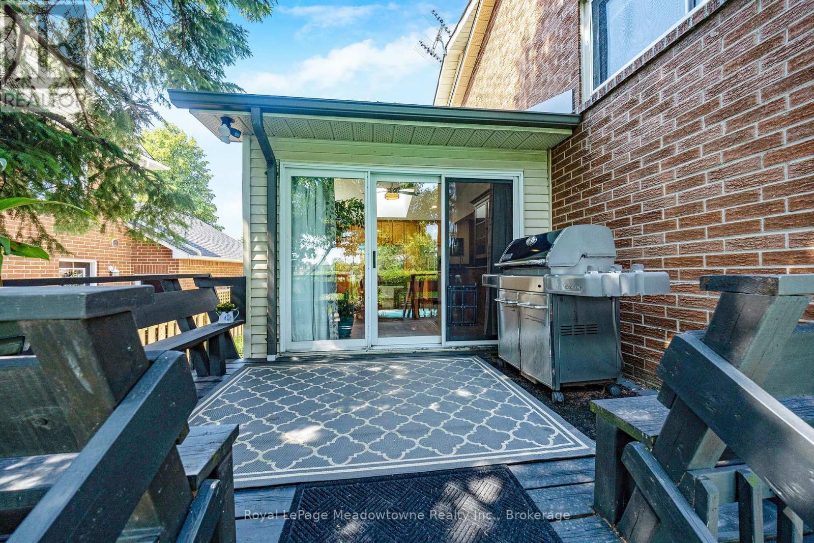 












738 ROBERTSON CRESCENT

,
Milton (TM Timberlea),




Ontario
L9T4W4

