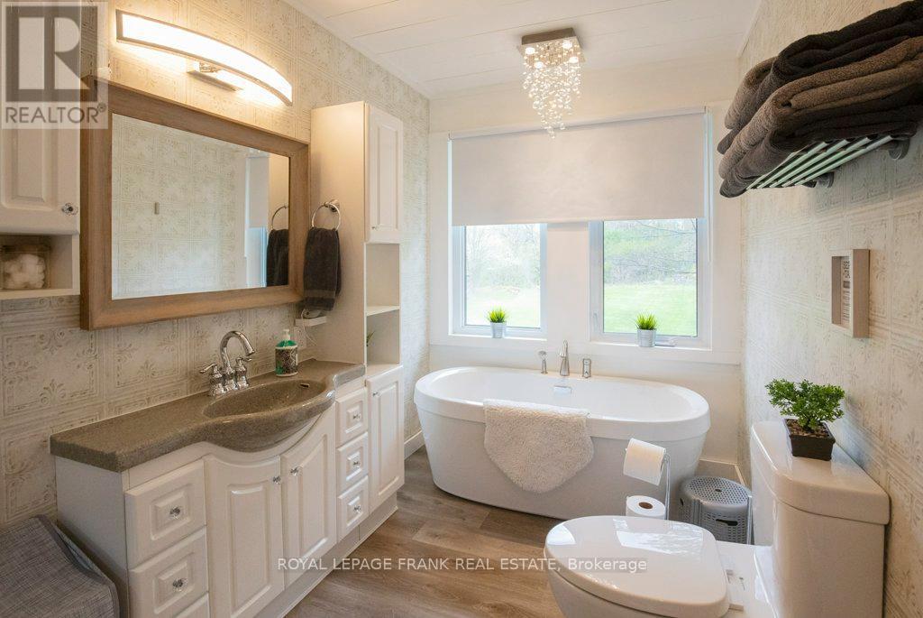 












4053 COUNTY RD 36

,
Trent Lakes,




Ontario
K0L1J0


