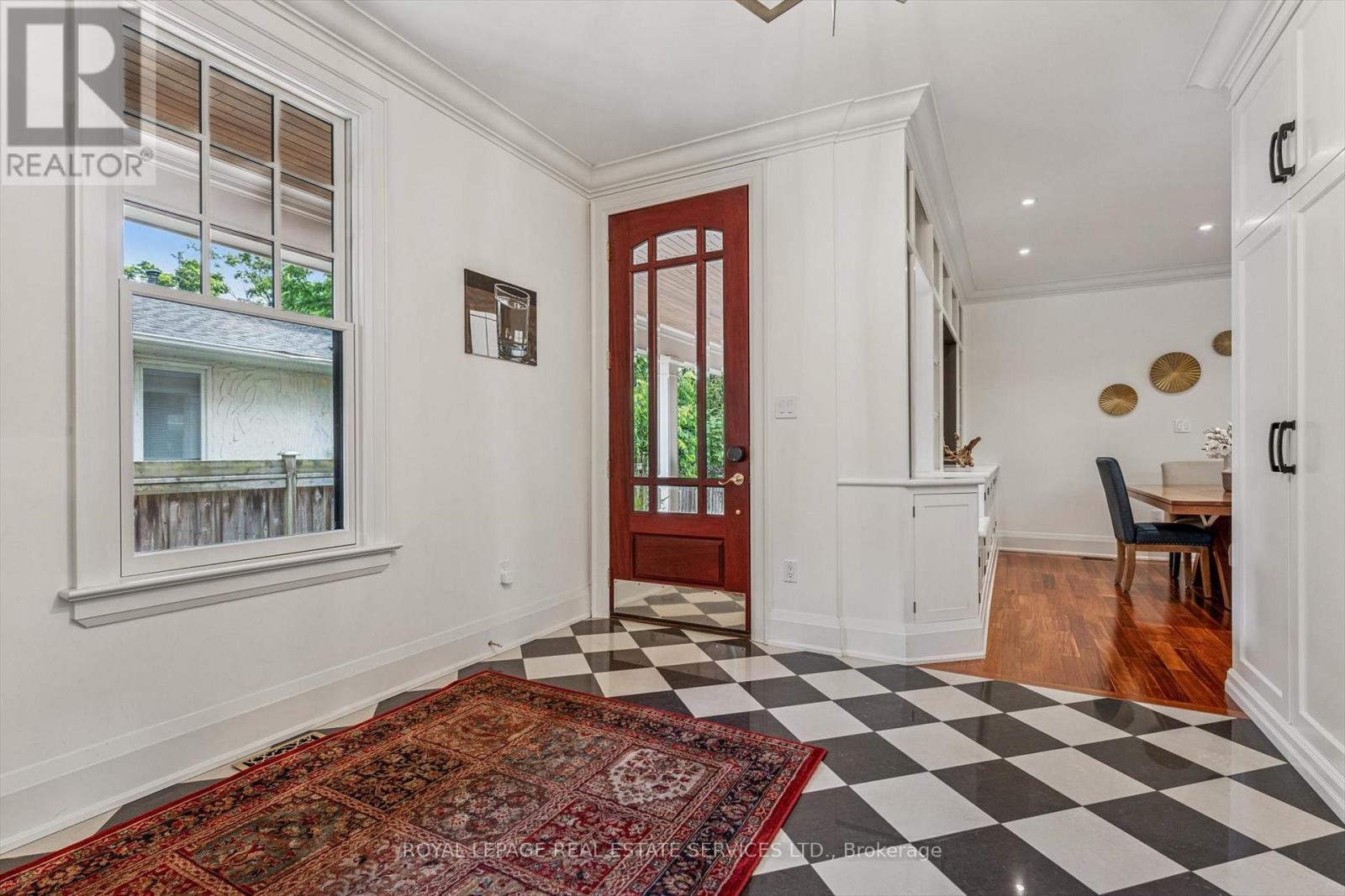 












335 LAKESHORE ROAD W

,
Oakville,




Ontario
L6K1G3


