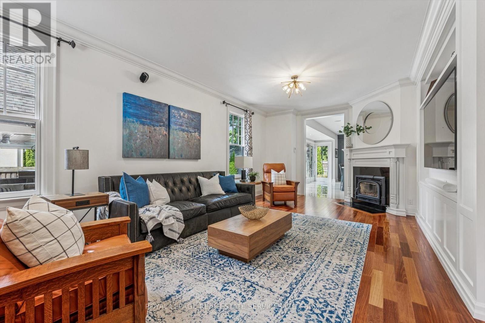 












335 LAKESHORE ROAD W

,
Oakville,




Ontario
L6K1G3

