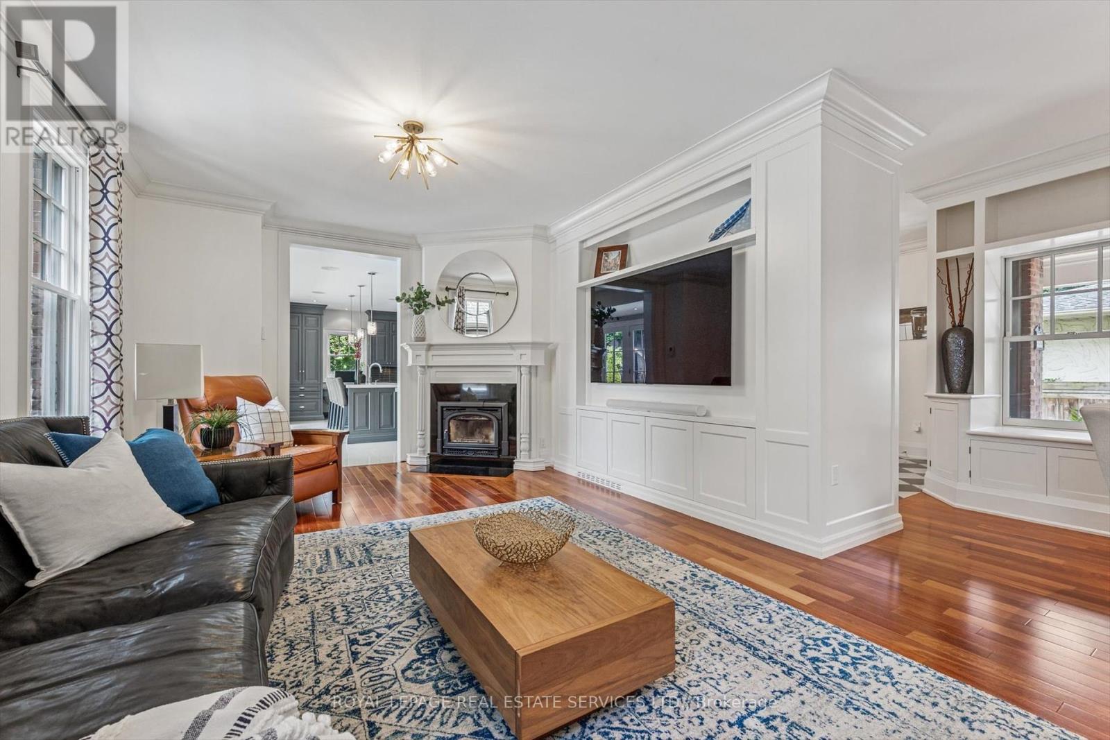 












335 LAKESHORE ROAD W

,
Oakville,




Ontario
L6K1G3

