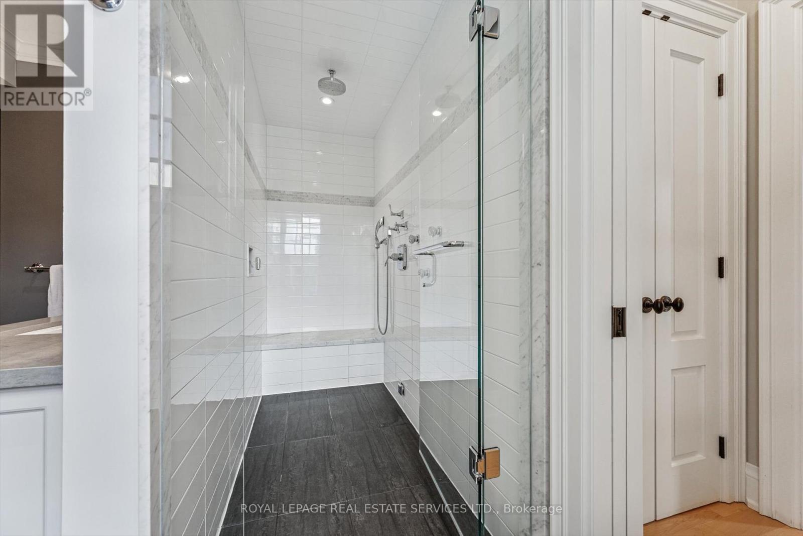 












335 LAKESHORE ROAD W

,
Oakville,




Ontario
L6K1G3

