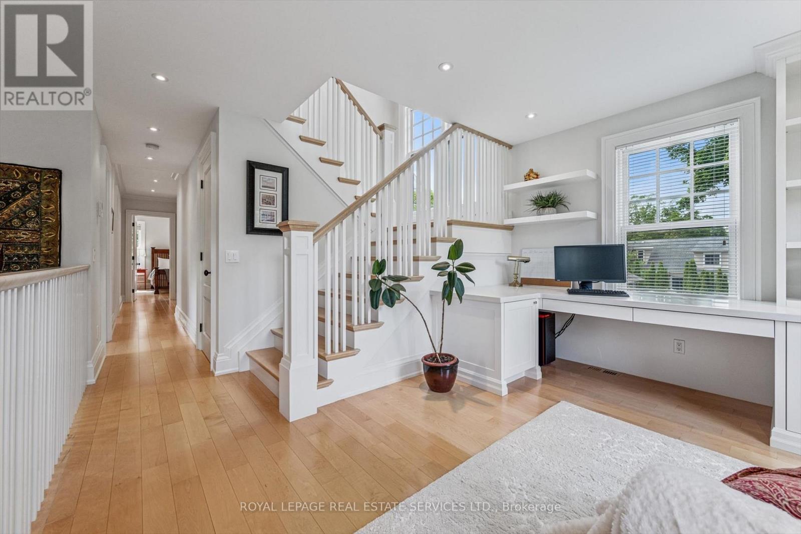 












335 LAKESHORE ROAD W

,
Oakville,




Ontario
L6K1G3

