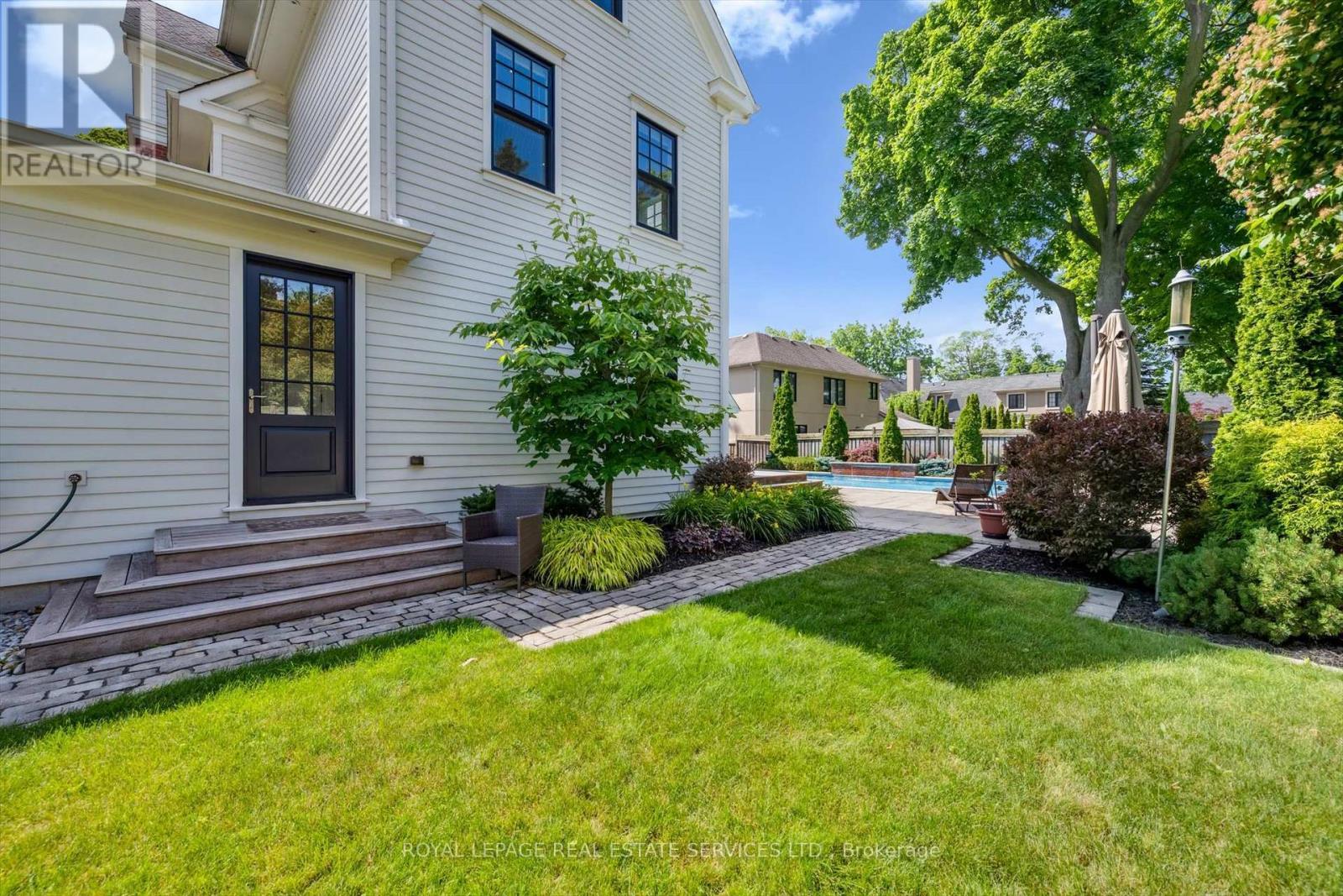 












335 LAKESHORE ROAD W

,
Oakville,




Ontario
L6K1G3

