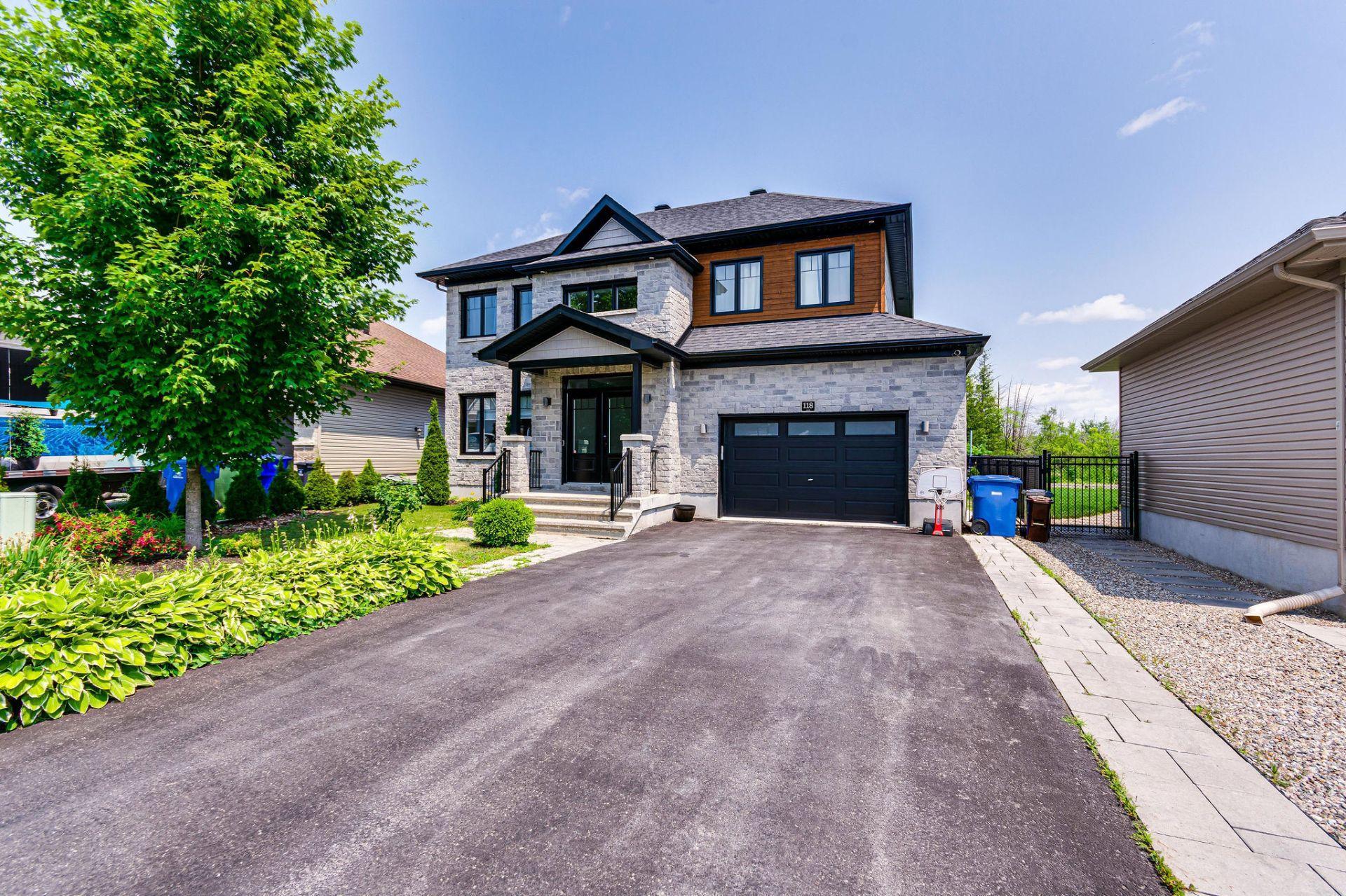 









118


Rue de la Tortue

,
Gatineau (Aylmer),




QC
J9J1N1

