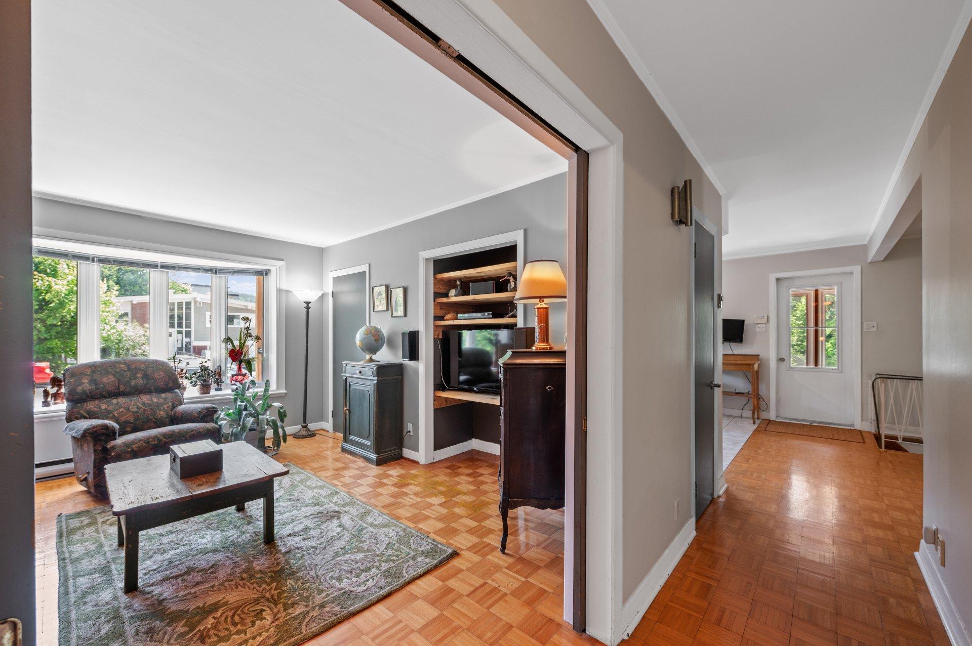 









6


Rue Liboiron

,
Sainte-Agathe-des-Monts,




QC
J8C2X3

