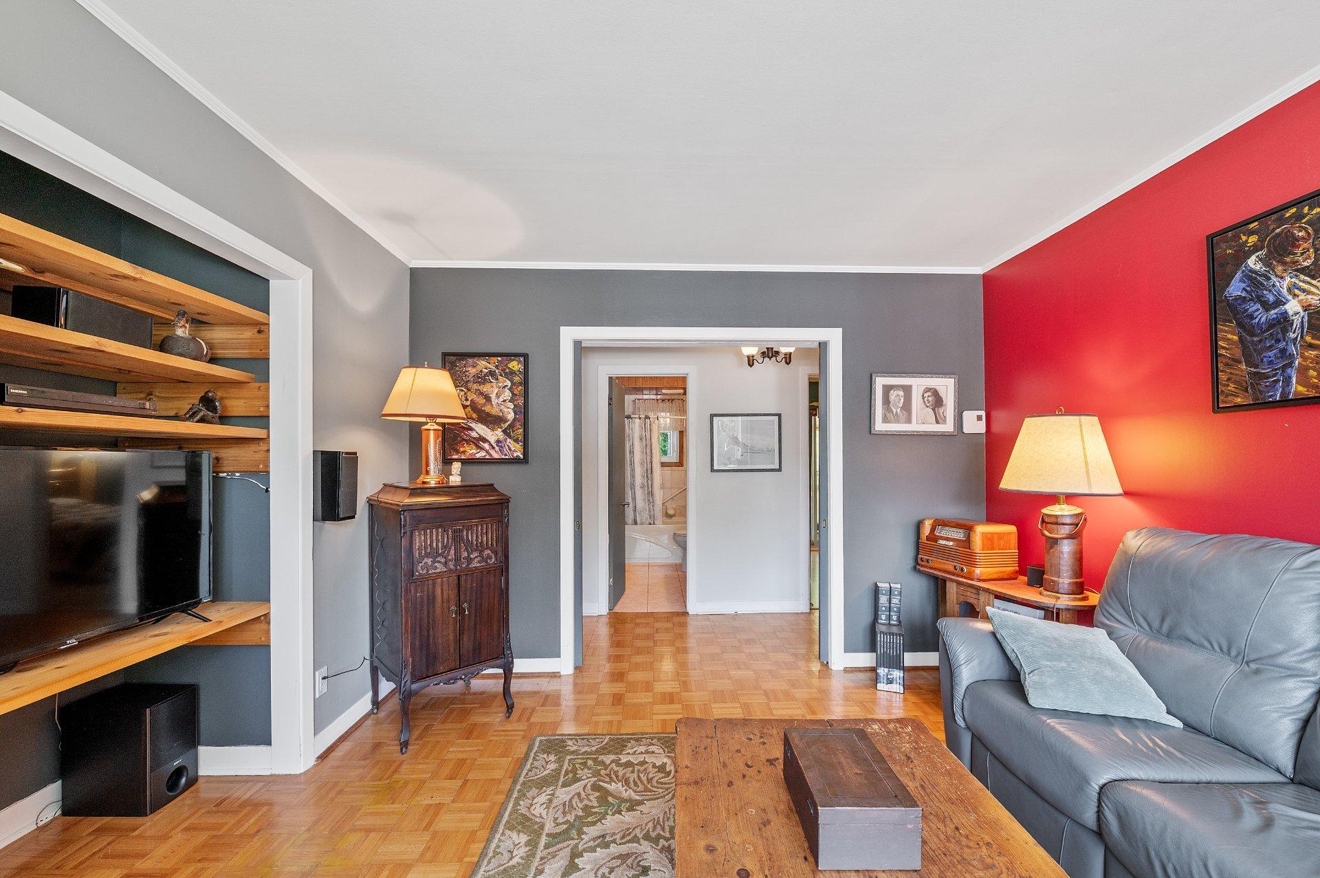 









6


Rue Liboiron

,
Sainte-Agathe-des-Monts,




QC
J8C2X3

