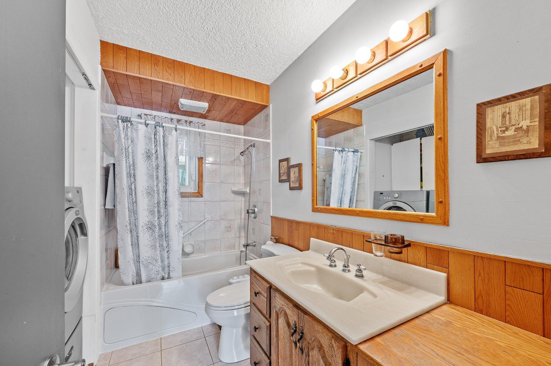 









6


Rue Liboiron

,
Sainte-Agathe-des-Monts,




QC
J8C2X3

