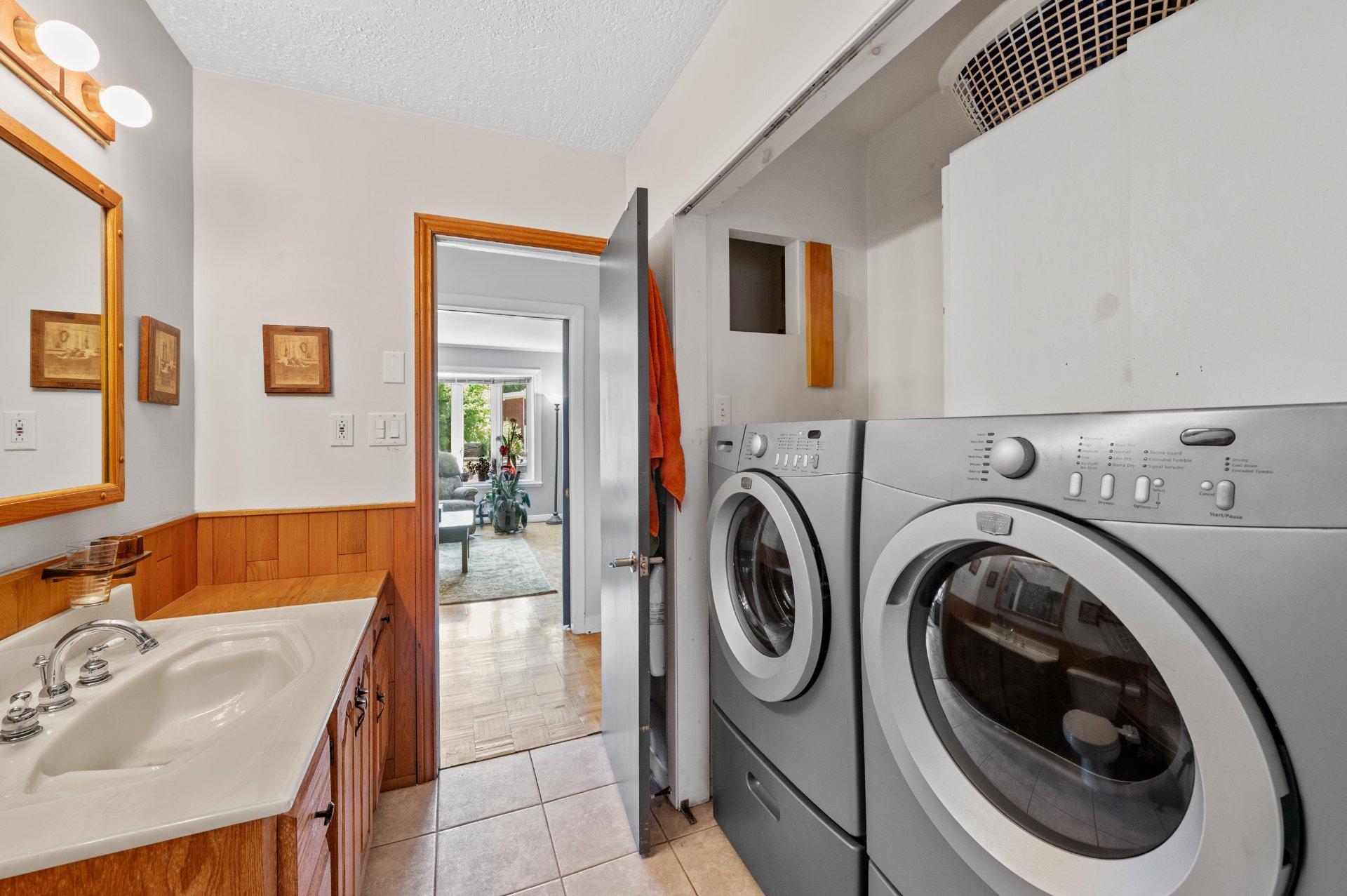 









6


Rue Liboiron

,
Sainte-Agathe-des-Monts,




QC
J8C2X3

