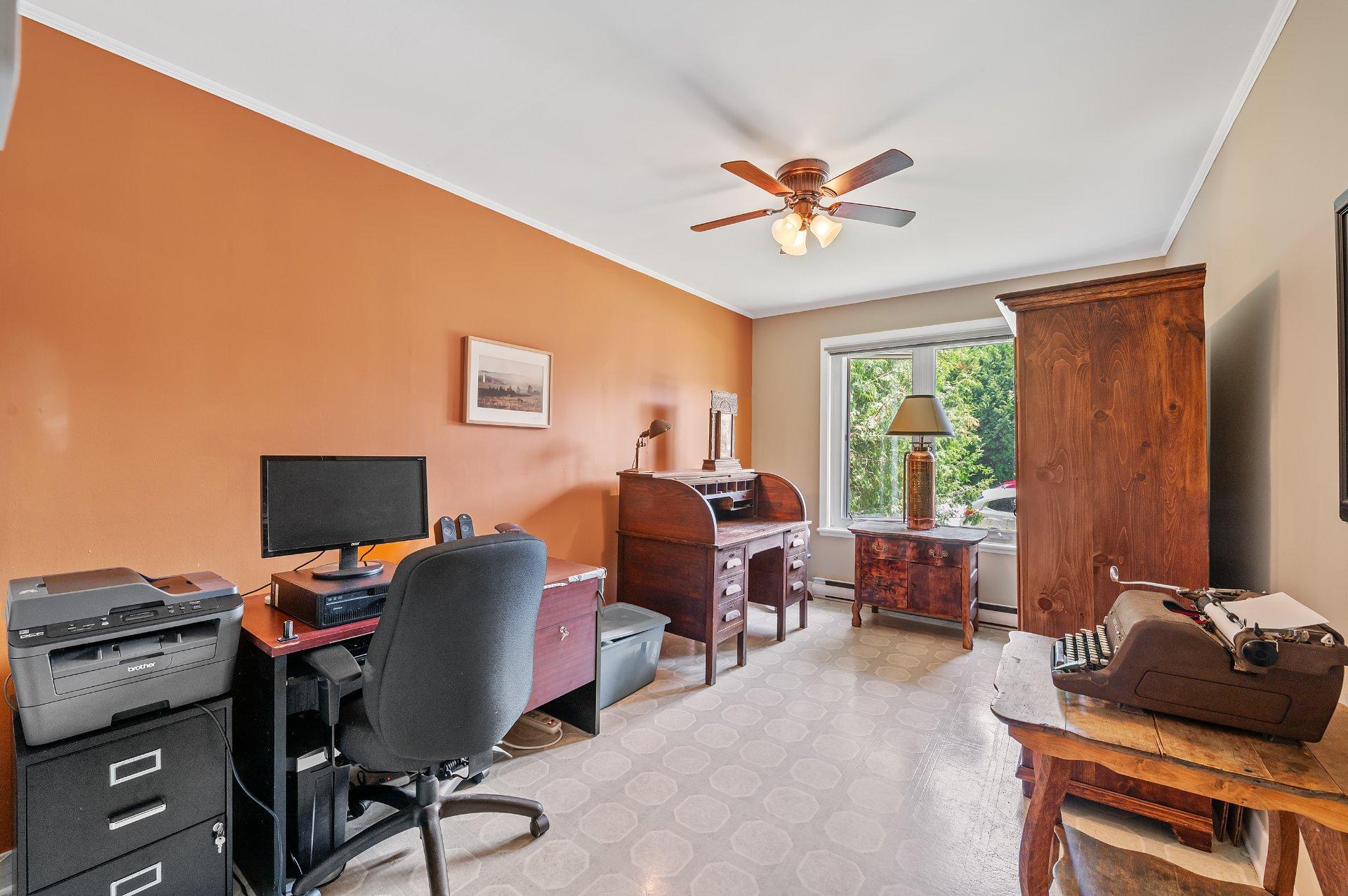 









6


Rue Liboiron

,
Sainte-Agathe-des-Monts,




QC
J8C2X3


