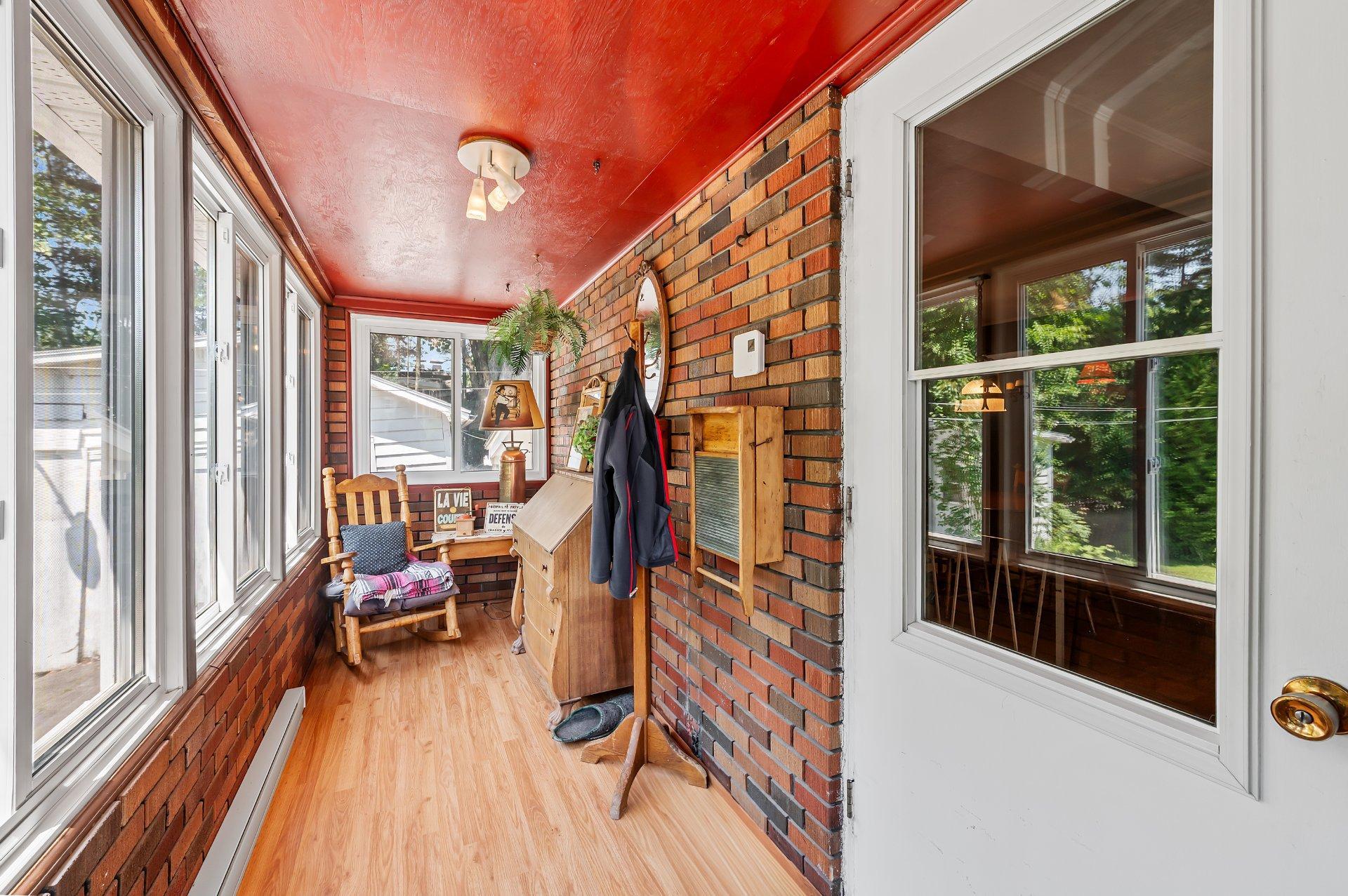 









6


Rue Liboiron

,
Sainte-Agathe-des-Monts,




QC
J8C2X3

