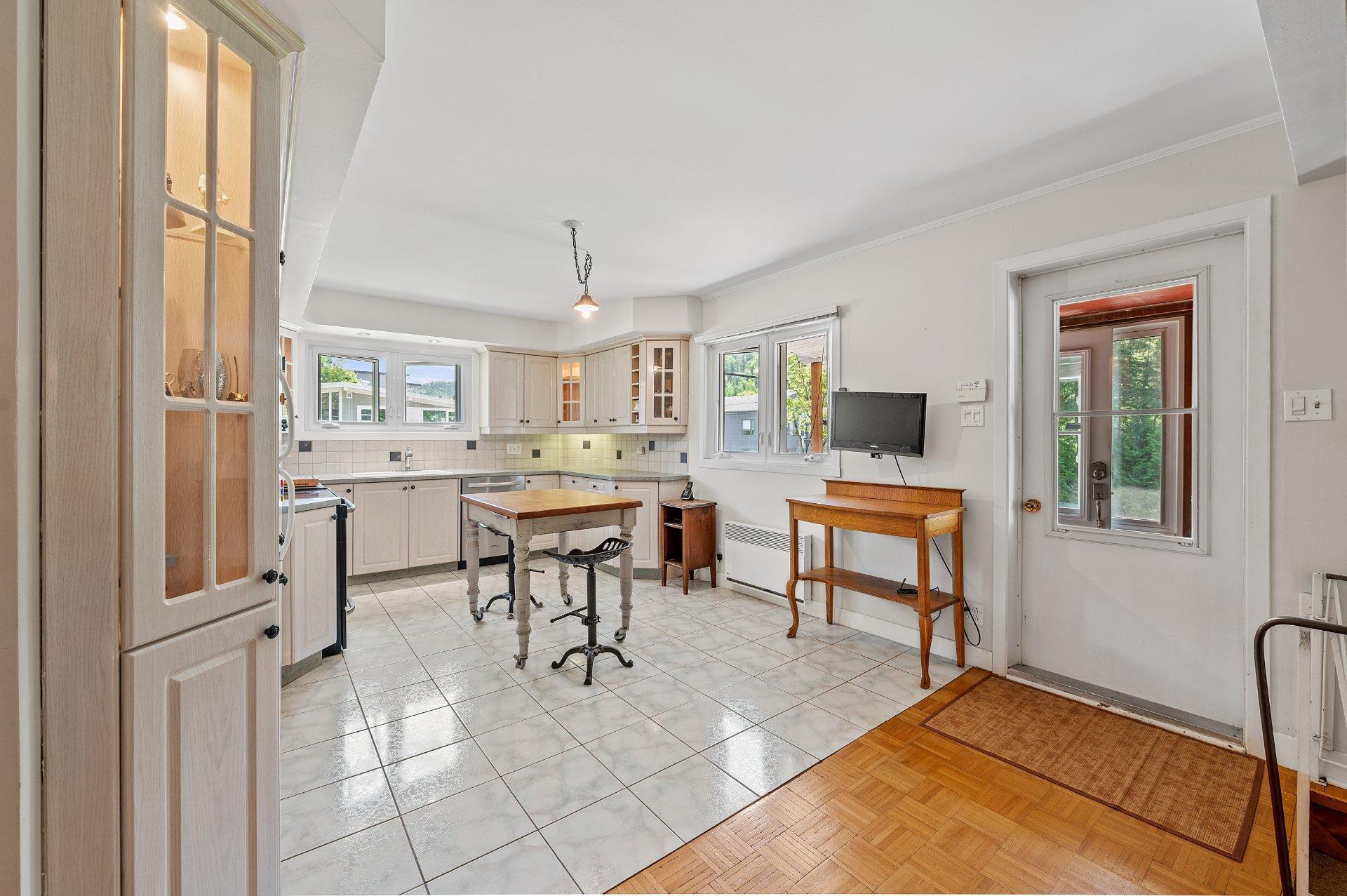 









6


Rue Liboiron

,
Sainte-Agathe-des-Monts,




QC
J8C2X3

