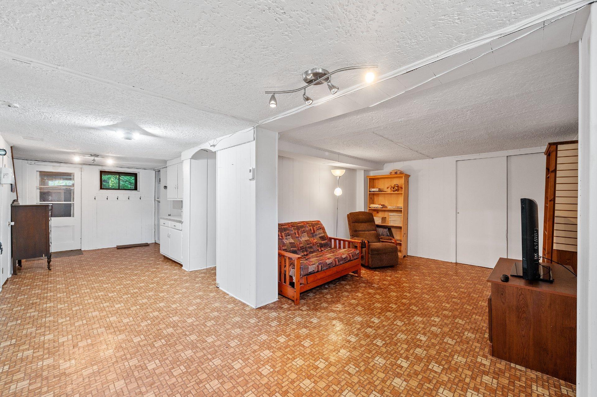 









6


Rue Liboiron

,
Sainte-Agathe-des-Monts,




QC
J8C2X3

