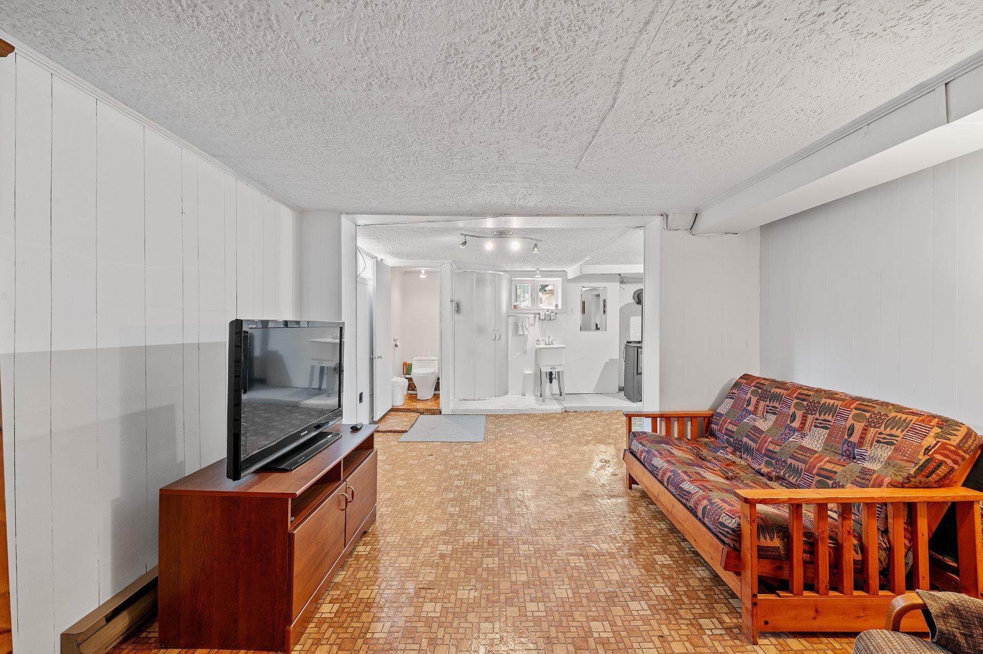 









6


Rue Liboiron

,
Sainte-Agathe-des-Monts,




QC
J8C2X3

