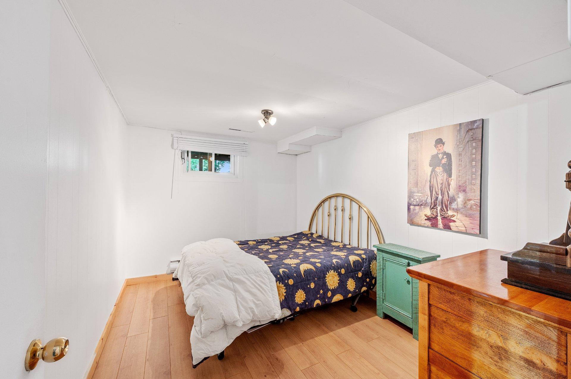 









6


Rue Liboiron

,
Sainte-Agathe-des-Monts,




QC
J8C2X3

