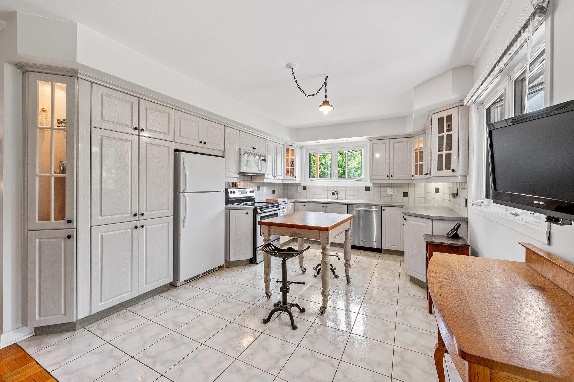 









6


Rue Liboiron

,
Sainte-Agathe-des-Monts,




QC
J8C2X3

