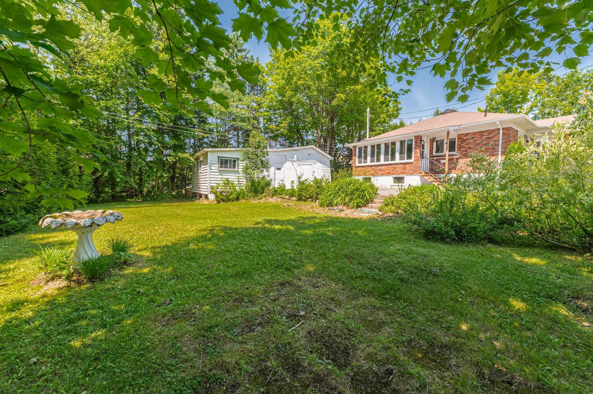 









6


Rue Liboiron

,
Sainte-Agathe-des-Monts,




QC
J8C2X3

