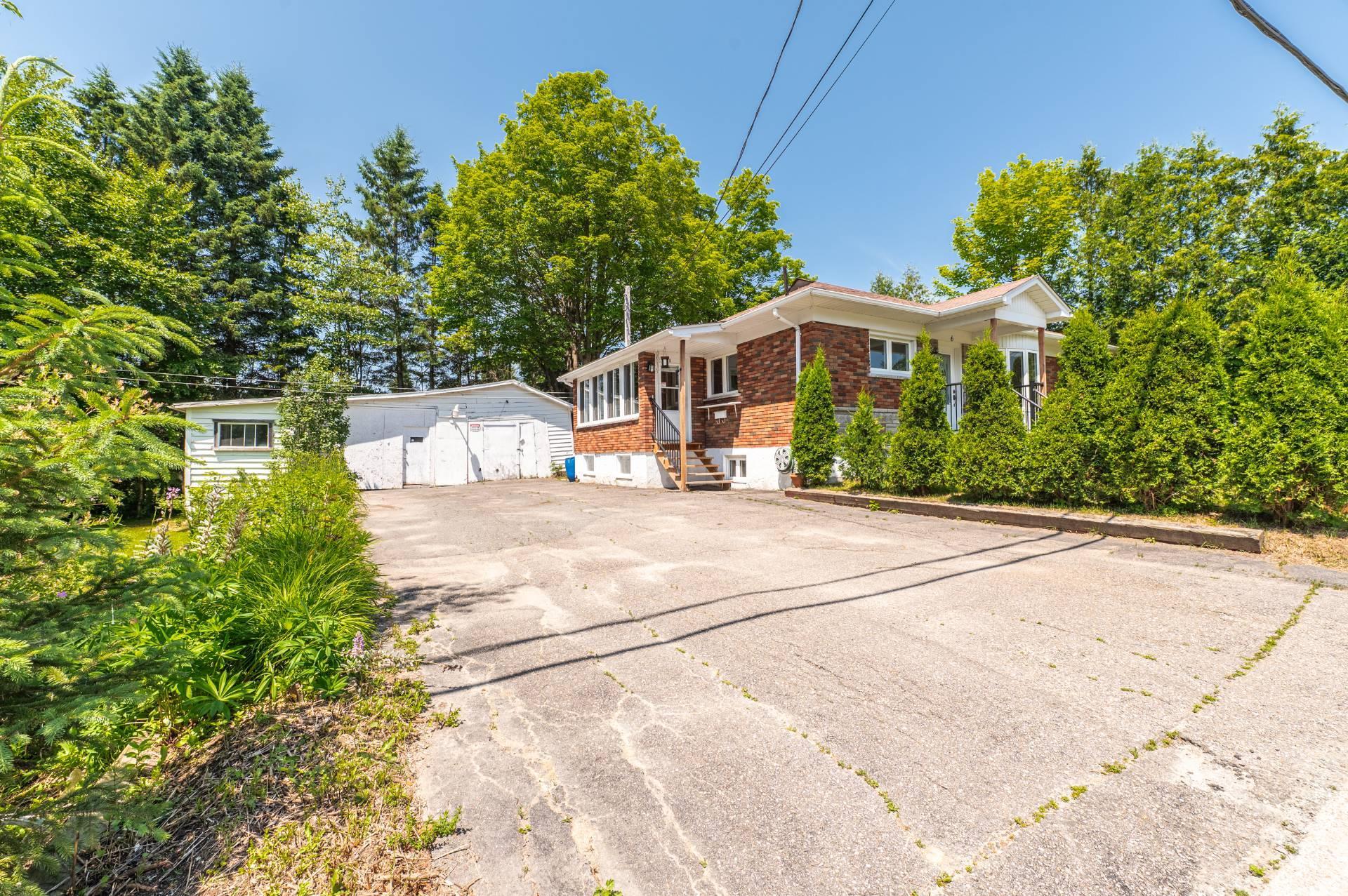 









6


Rue Liboiron

,
Sainte-Agathe-des-Monts,




QC
J8C2X3

